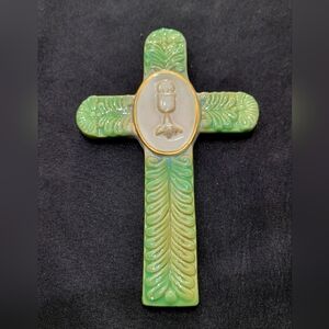 ✨ Green Ceramic Cross with Gold Accents – Elegant Faith Home Decor ✨